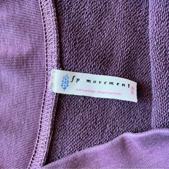 Free People FP movement Plum / Purple Crop sweatshirt with shoulder zipper XS - Picture 2 of 4